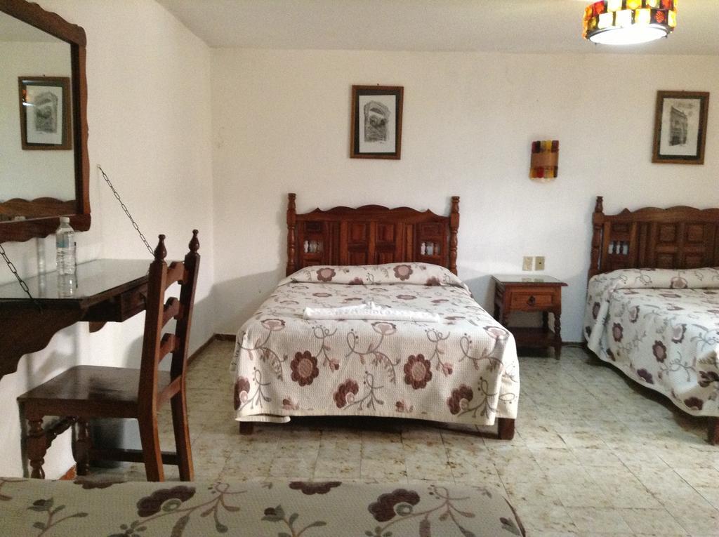 Hotel Atilanos モレリア エクステリア 写真