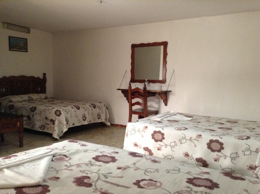 Hotel Atilanos モレリア エクステリア 写真