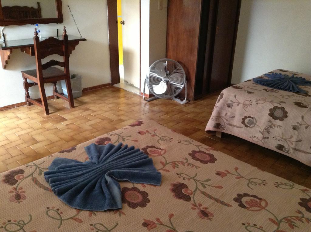 Hotel Atilanos モレリア エクステリア 写真