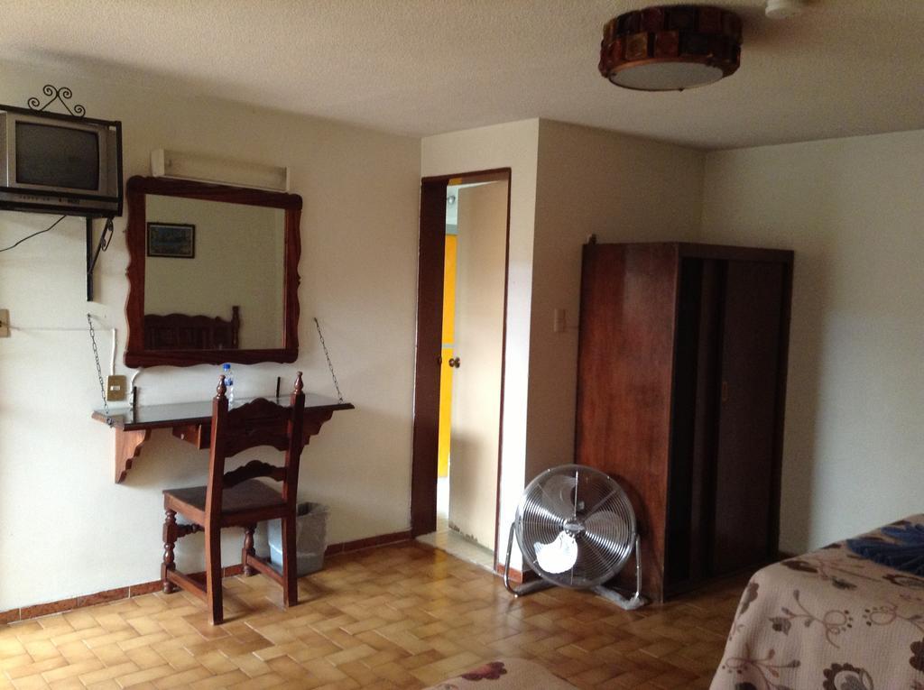Hotel Atilanos モレリア エクステリア 写真
