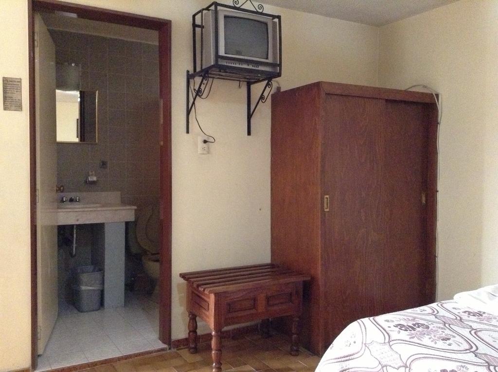 Hotel Atilanos モレリア エクステリア 写真